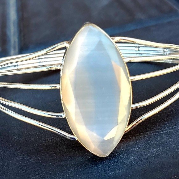 New Cat Eye Silver Cuff Bracelet. - Picture 8 of 14